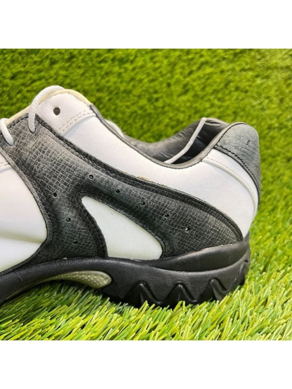 FootJoy Contour Series Mens Size 10 White Black Leather Outdoor Golf Cleats
